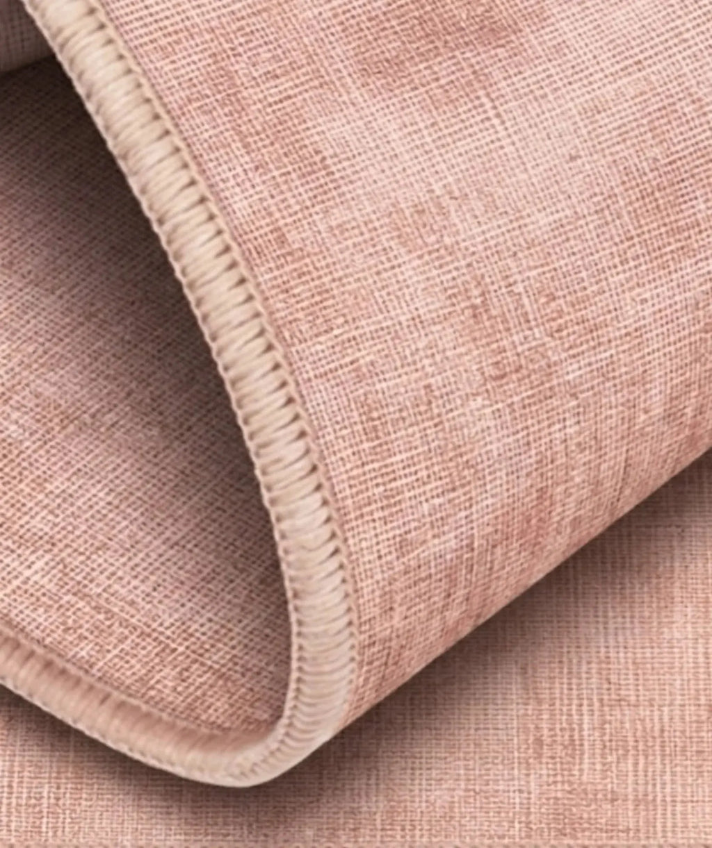 Koridor kullanımına uygun şönil dokuma kilim, dayanıklı pamuk tabanı ve dekoratif görünümüyle uzun süreli kullanım sağlar