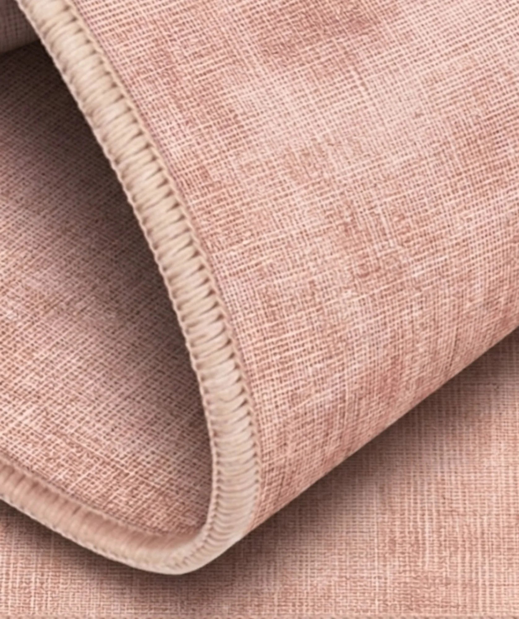 Koridor kullanımına uygun şönil dokuma kilim, dayanıklı pamuk tabanı ve dekoratif görünümüyle uzun süreli kullanım sağlar