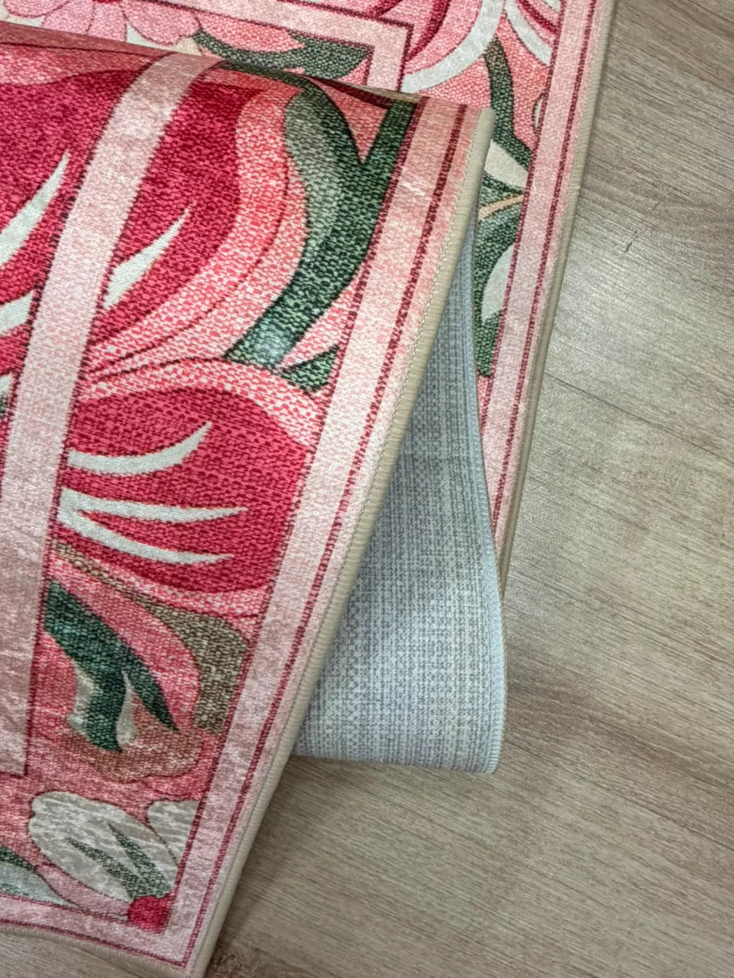 Renkli çiçek desenli dekoratif ev halısı